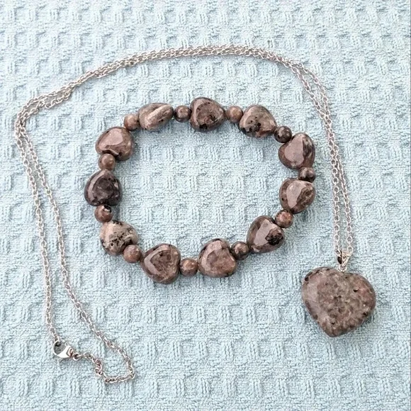 Natural Yooperlite Heart Shape Pendant Necklace 24" In Silver Plate - Picture 4 of 9